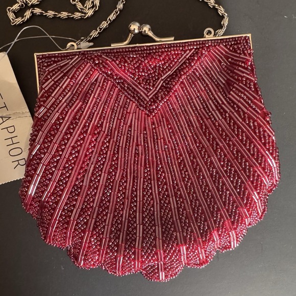 The Unbranded Brand Handbags - Exquisite Red Hand Made Beaded Clam Shell Kids Lock Clutch Purse ~ Mirror Inside
